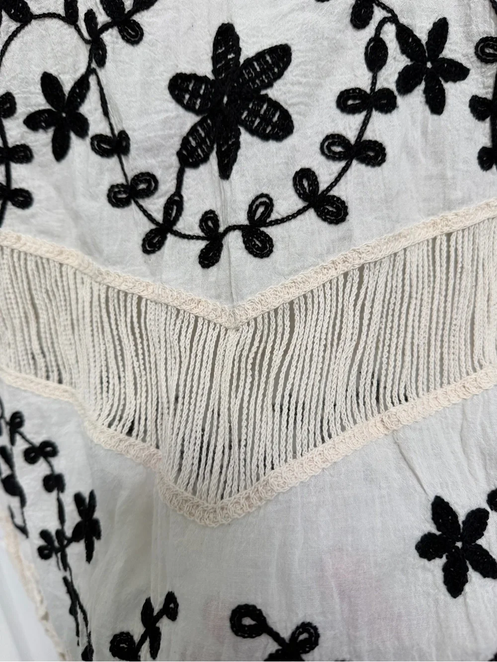 Oliver.O by Escio, Embroidered Women’s Top, Size Medium, Ivory & Black - Picture 9 of 10